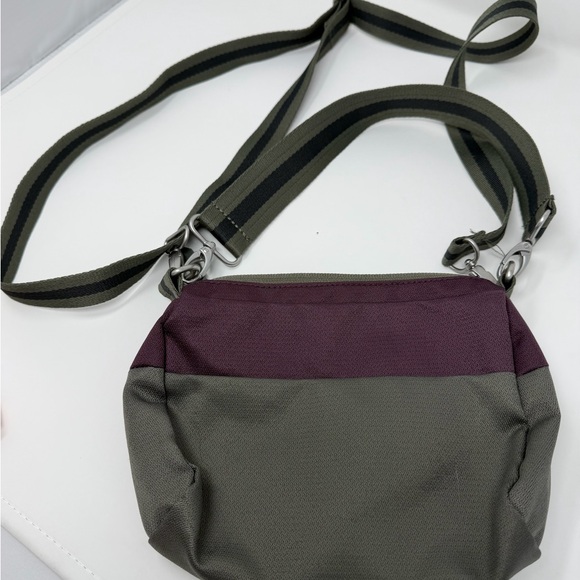 Sherpani Greenish Gray Purple Colorblock Crossbody Bag Logo Zipper Bag Charm - Picture 3 of 12